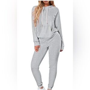 Women’s NEW Matching Grey Sweatsuit Set for sale!